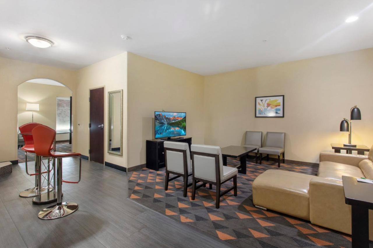 Holiday Inn Hotel & Suites Waco Northwest By Ihg Bellmead Exterior foto