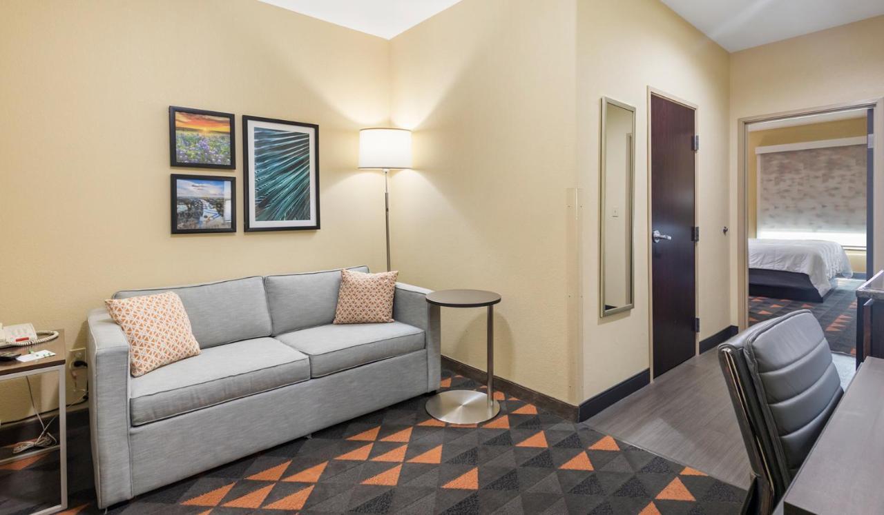 Holiday Inn Hotel & Suites Waco Northwest By Ihg Bellmead Exterior foto